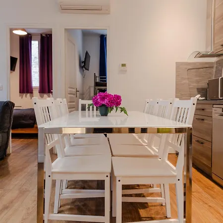 Meubles De Tourisme A Apartment